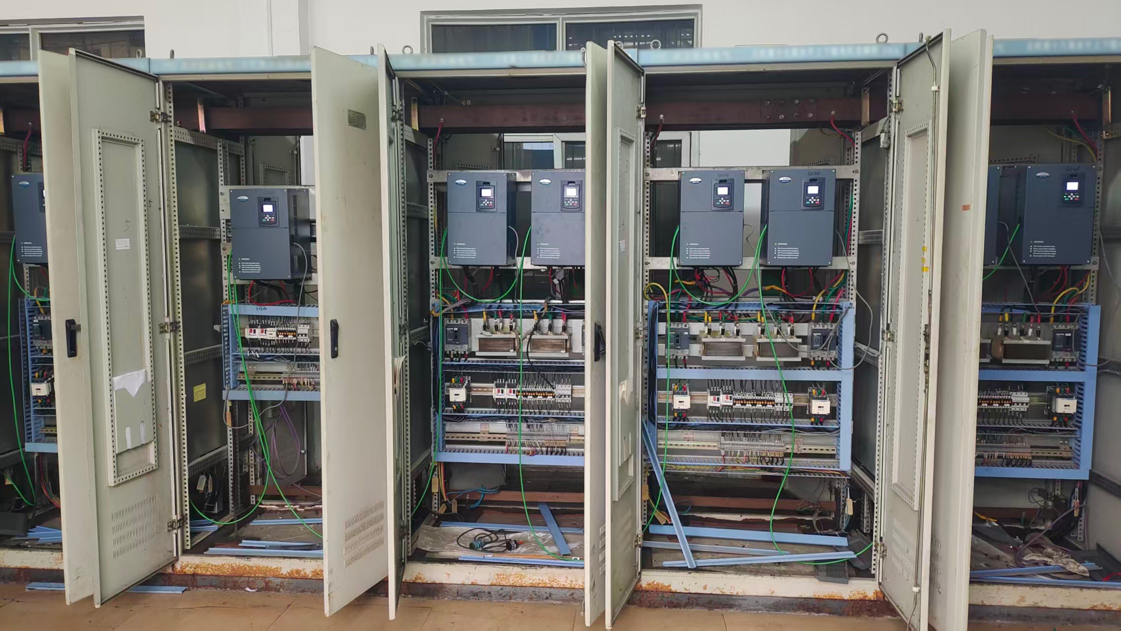 太阳成tyc7111ccV9-H系列变频器：助力钢厂1250冷弯机组生产线“焕新升级”！